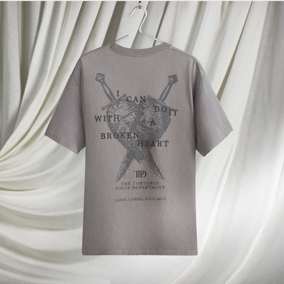 Taylor Swift Gray Graphic T-Shirt - Picture 3 of 7